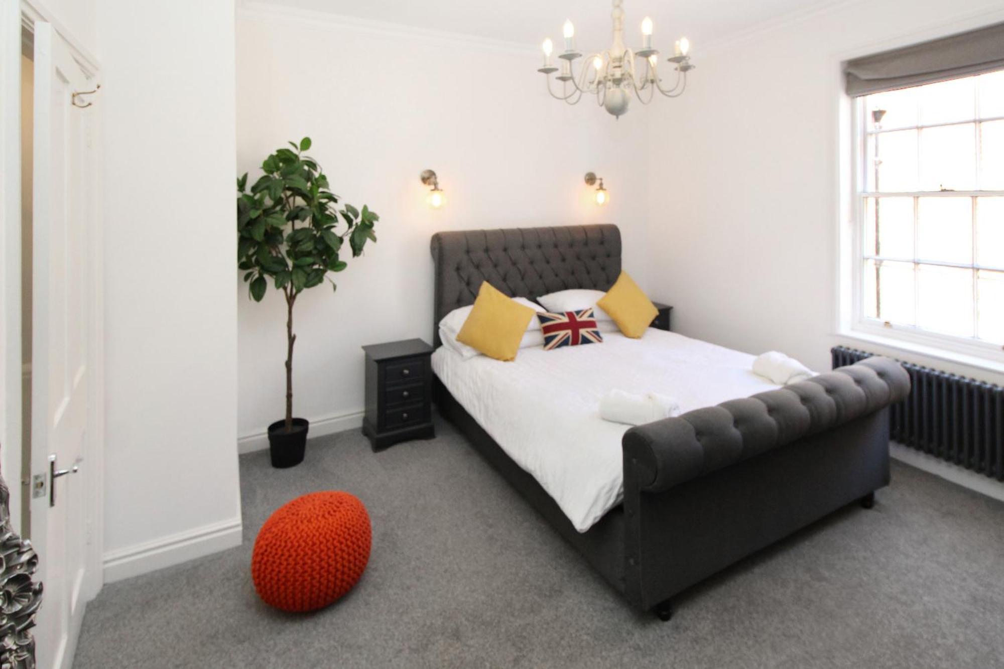 Chester City Centre Town House Exterior photo