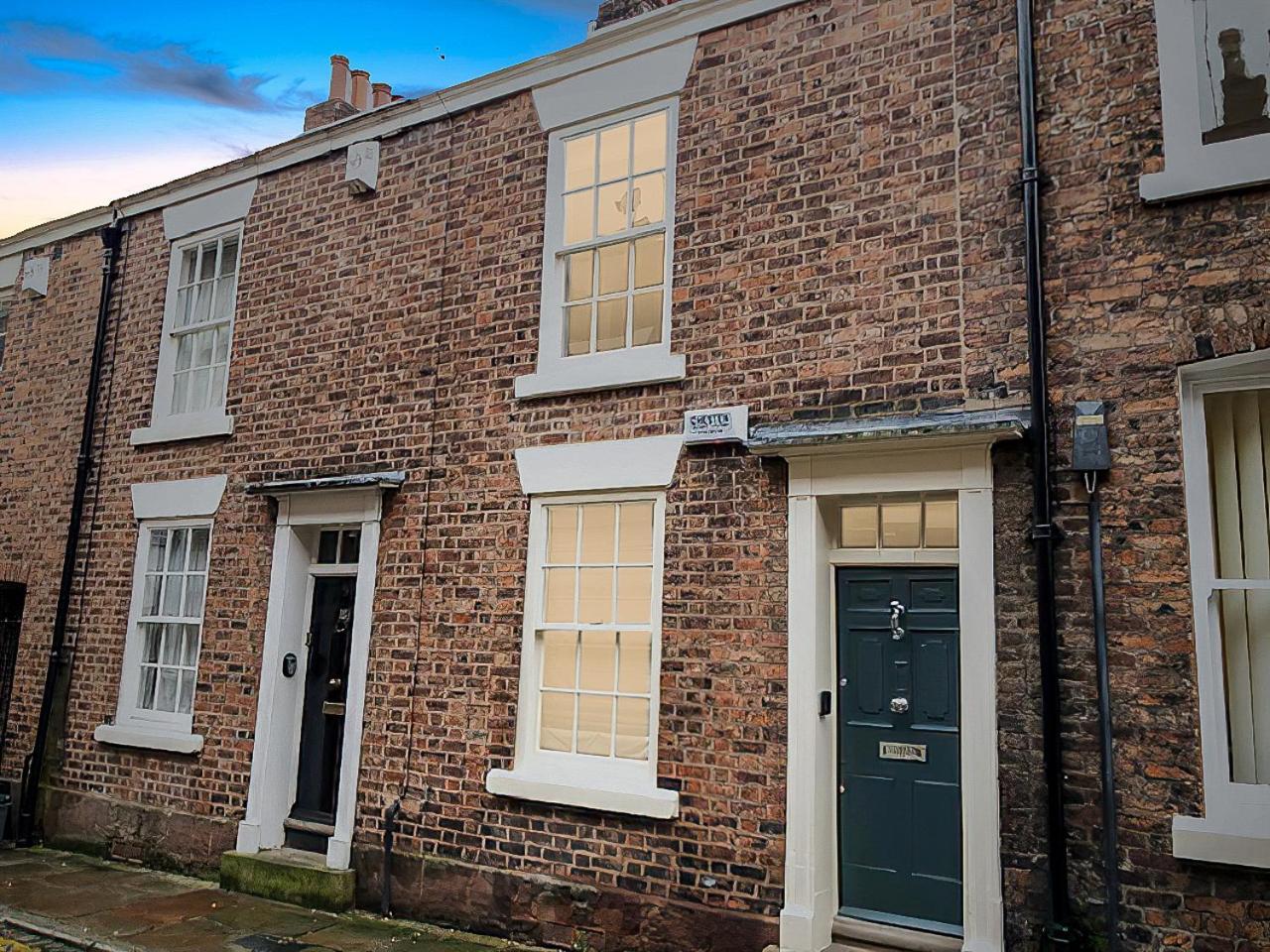 Chester City Centre Town House Exterior photo